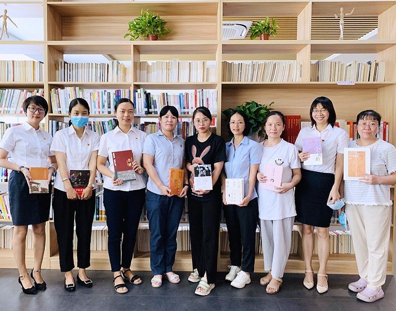 学党史 办实事 | 乐鱼网页版页面登录集团工会女职委开展“玫瑰书香”主题阅读活动